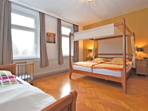 5 bedrooms, WiFi