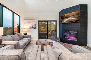 TV, offices - Luxe Cabin W Indoor Pool・Spacious Cabin, Sleeps 10 (Sevierville)