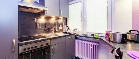 Fridge, oven, dishwasher, highchair