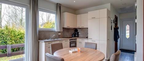 Microwave, stovetop, dishwasher, coffee/tea maker