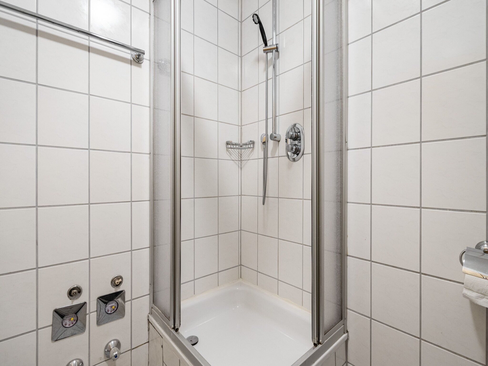 Een douche, handdoeken