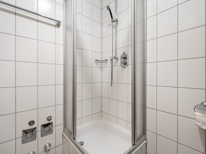 Douche, serviettes fournies