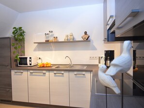 Réfrigérateur, four, plaque de cuisson, lave-vaisselle