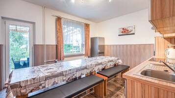 KĂŒhlschrank, Mikrowelle, Ofen, GeschirrspĂŒler