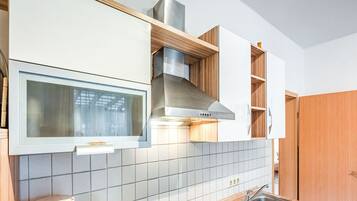 KĂŒhlschrank, Mikrowelle, Ofen, GeschirrspĂŒler