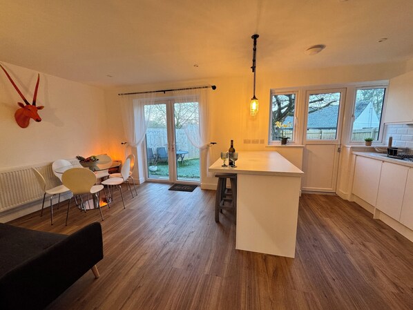 Interior - A Charming, Stylish & Spacious 3-Bedroom Mid-Century Homestay in Upper Heyford (Upper Heyford)