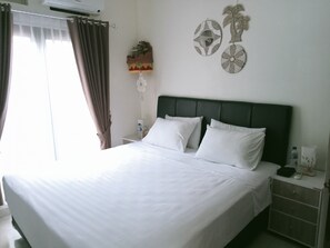 2 habitaciones, escritorio y espacio para trabajar con laptop 