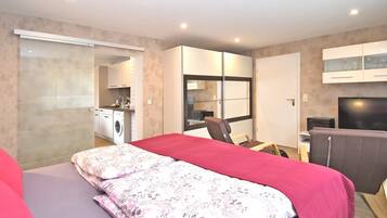 1 bedroom, iron/ironing board, WiFi