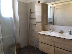 Shower - Holiday Home near Brittany Beaches (Clohars-Carnoët)