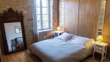 3 bedrooms, iron/ironing board, WiFi