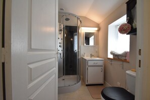 Shower - Holiday Home near Mont Saint-Michel (La Barre-de-Semilly)