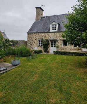 Exterior - Holiday Home near Mont Saint-Michel (La Barre-de-Semilly)