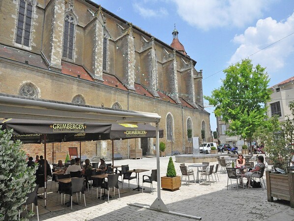 Outdoor dining - Pool Villa in Artigat Valley (Artigat)