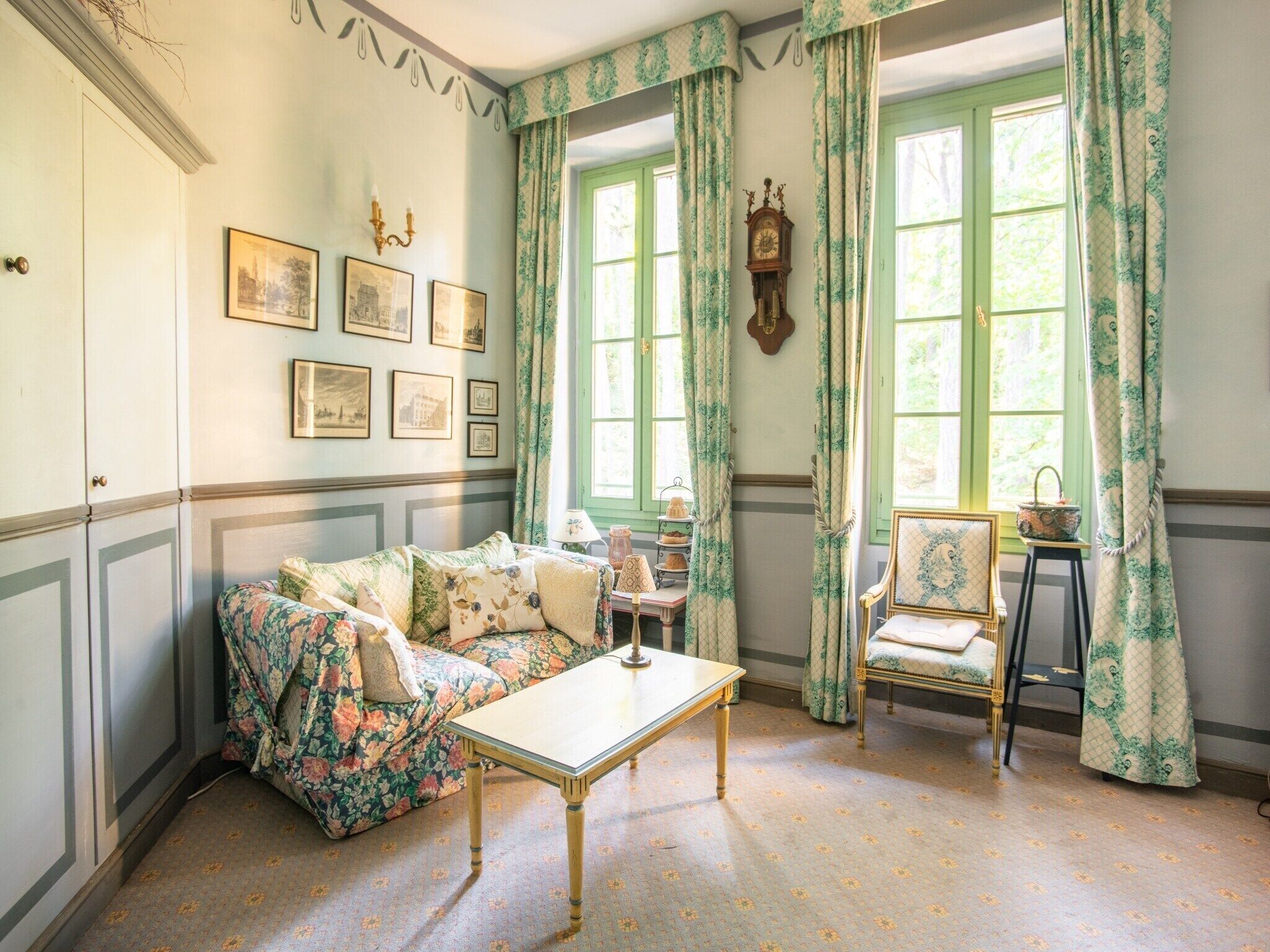 Télévision, chaîne hi-fi