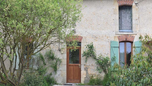 Exterior detail - Cottage in an old remote farmhouse (Giroux)