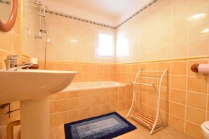 Shower - Apartment in Faverolles near the Beach (Faverolles-En-Berry)