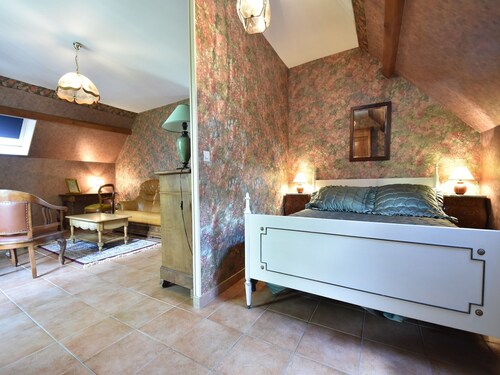 Charming holiday home with pool and pond