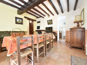 Dining - Charming holiday home with pool and pond (Faverolles-En-Berry)