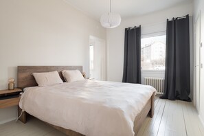 3 bedrooms, desk, iron/ironing board, WiFi