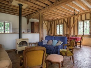 TV, DVD player - Historic Home Saint-Aignan by Lake (Saint-Aignan)