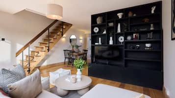 House (3 Bedrooms) | Living area