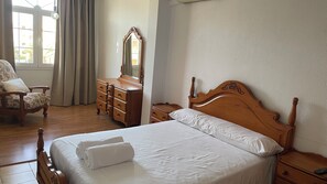 3 chambres, fer et planche à repasser, Wi-Fi, draps fournis