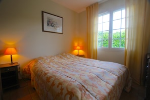 3 bedrooms, iron/ironing board, free WiFi - Villa with garden near beautiful golf course (Vasles)