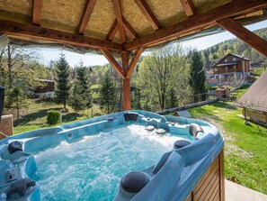 Outdoor spa tub - Holiday Home in Brod Moravice with Pool (Brod Moravice)