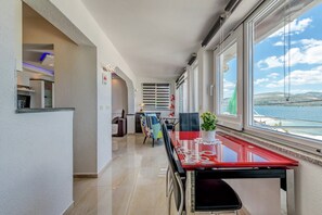 Dining - Apartment in Arbanija with Terrace (Trogir - Arbanija)