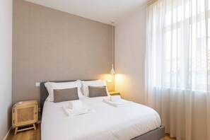 2 quartos, ferros/tábuas de passar roupa, Wi-Fi, roupa de cama