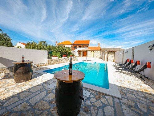 Villa in Poličnik with Pool near Zadar