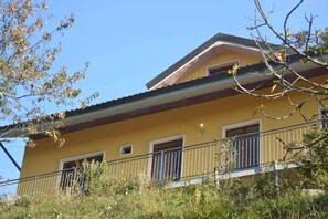 Exterior - Holiday Home in Pescia with Private Pool (Pescia)