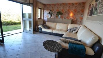 TV, fireplace, DVD player, table tennis