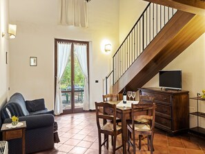 TV - House in Umbria with Pool & Garden Views (Perugia)