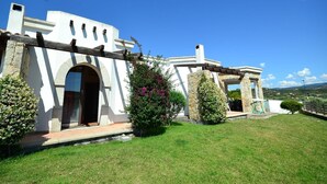 Exterior - Villa in Alghero with Pool & Near Town (Alghero)