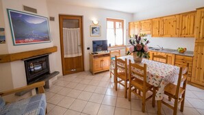 Interior - Apartment in Antey with Stunning Mountain Views (Antey st. Andre)