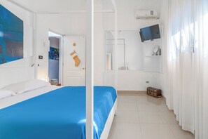 Bureau, espace de travail pour ordinateur portable, Wi-Fi gratuit