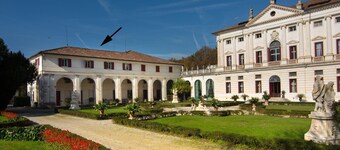 Villa in Venice with Private Pool & Park