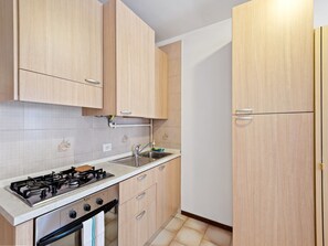 Horno y trona infantil