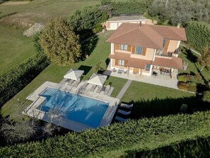 Exterior - Villa in Tuscany with Private Pool & Views (Loro Ciuffenna)
