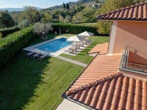 Pool - Villa in Tuscany with Private Pool & Views (Loro Ciuffenna)