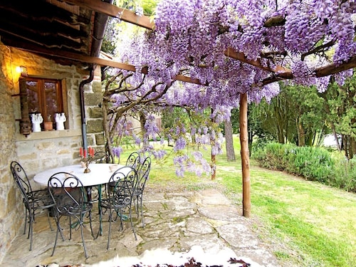 Detached cottage with pool