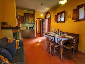 Dining - Attractive mansion with pool (Chianacce)
