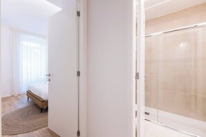 1 habitación, tabla de planchar con plancha, wifi y ropa de cama 