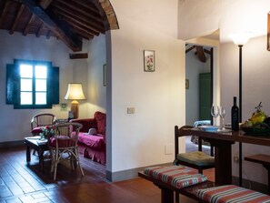 Living area - Apartment near Pisa with Pool and Garden (Ghizzano di Peccioli)