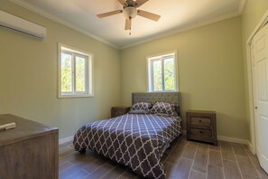 3 bedrooms, free WiFi, bed sheets - Brand New Villa w/Ocean View, Walk to Rainbow Beach (Rainbow Bay)