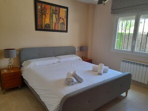 3 dormitorios, tabla de planchar con plancha, wifi y ropa de cama