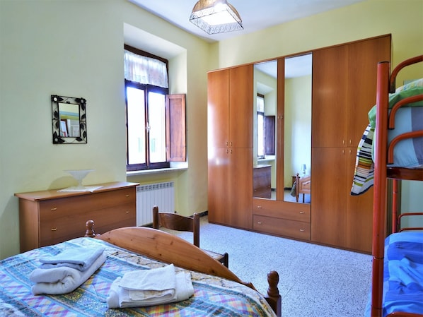 2 bedrooms