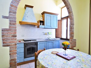 Refrigerador, horno, placa de cocina