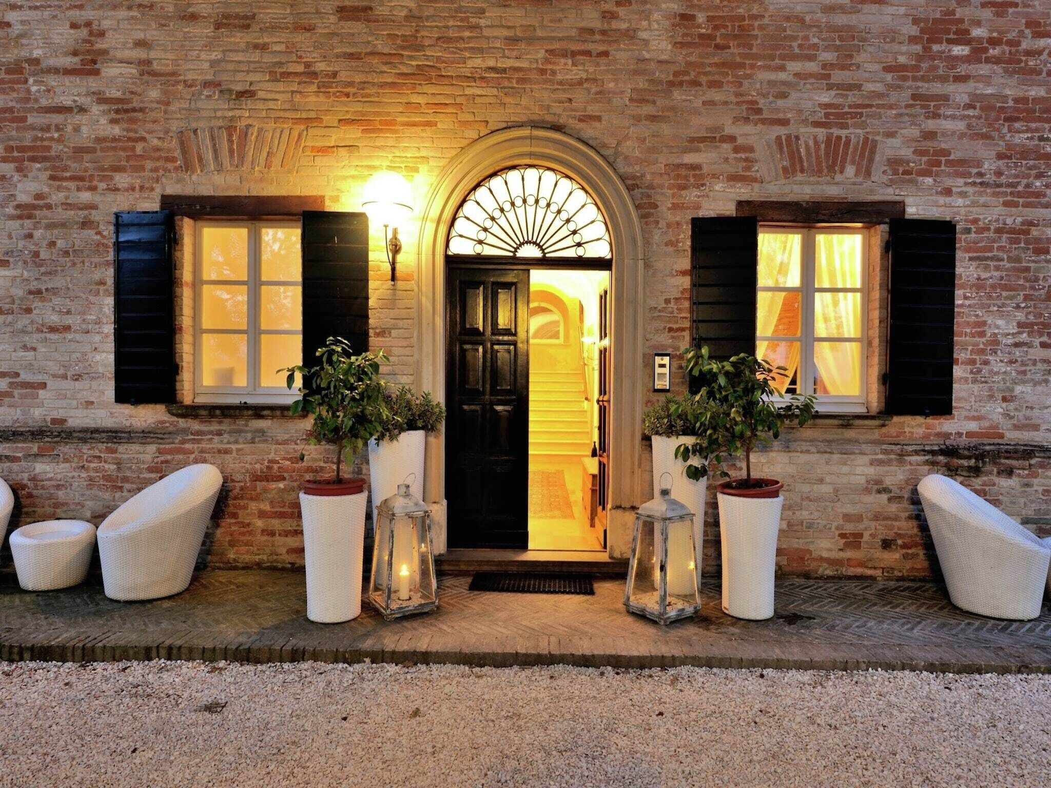 تفاصيل الفندق من الخارج